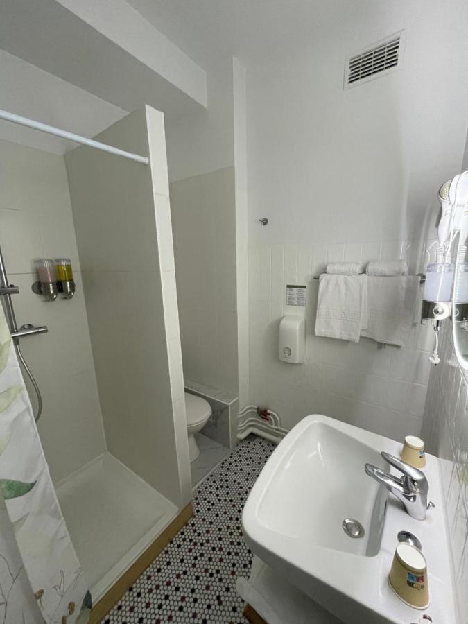 Balzac Hotel Restaurant ฟูแฌร์ ภายนอก รูปภาพ