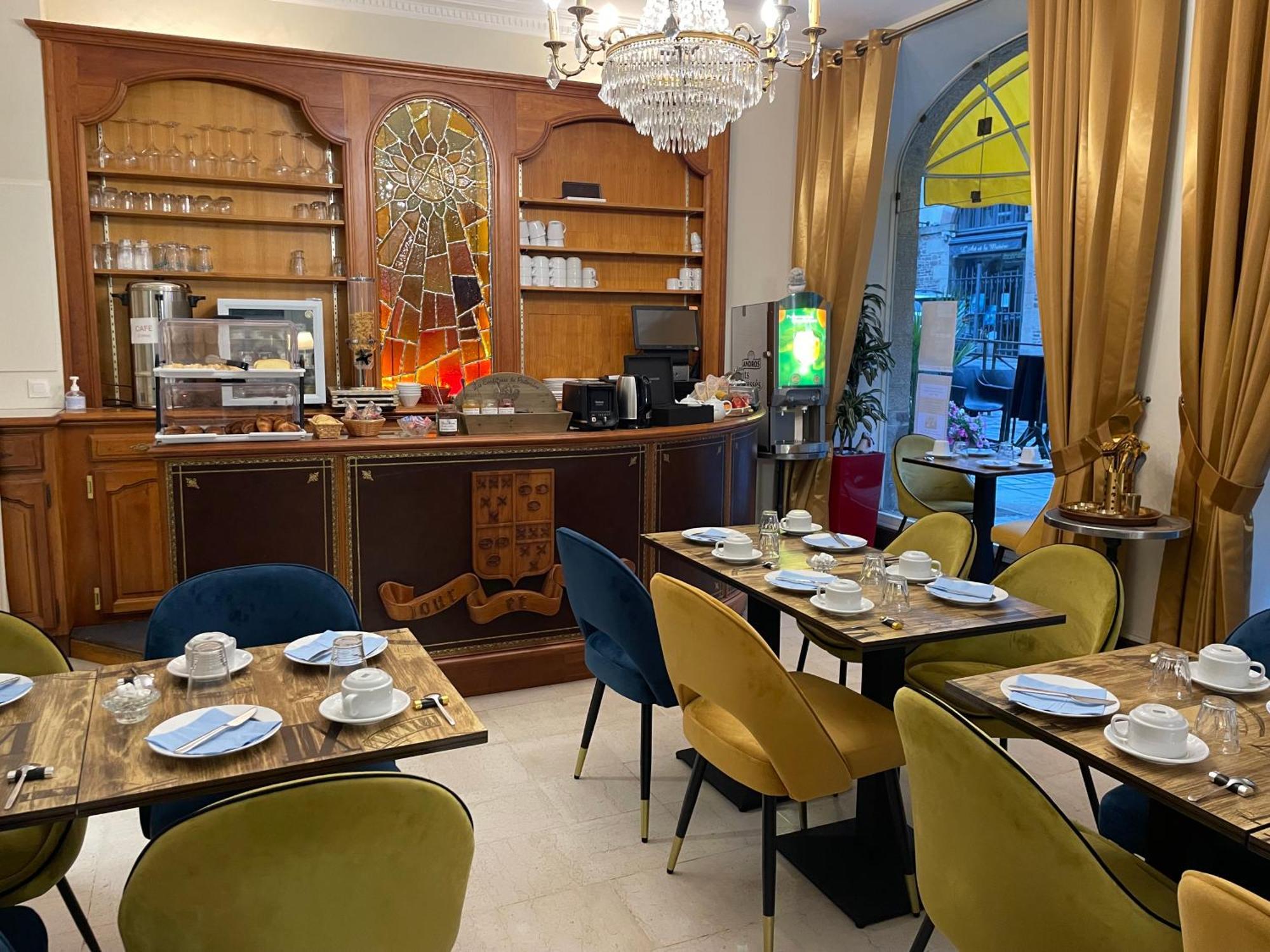 Balzac Hotel Restaurant ฟูแฌร์ ภายนอก รูปภาพ